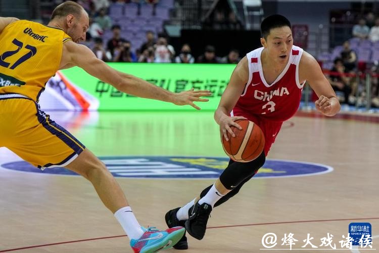 上海媒体质疑郭士强用人,球迷点赞高诗岩表现,胡明轩状态不佳 上海媒体质疑郭士强用人,球迷点赞高诗岩表现,胡明轩状态不佳